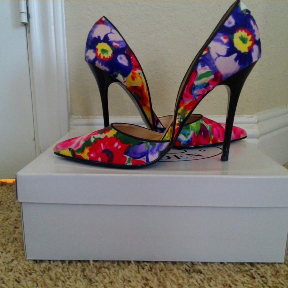 Steve Madden multicolor heel